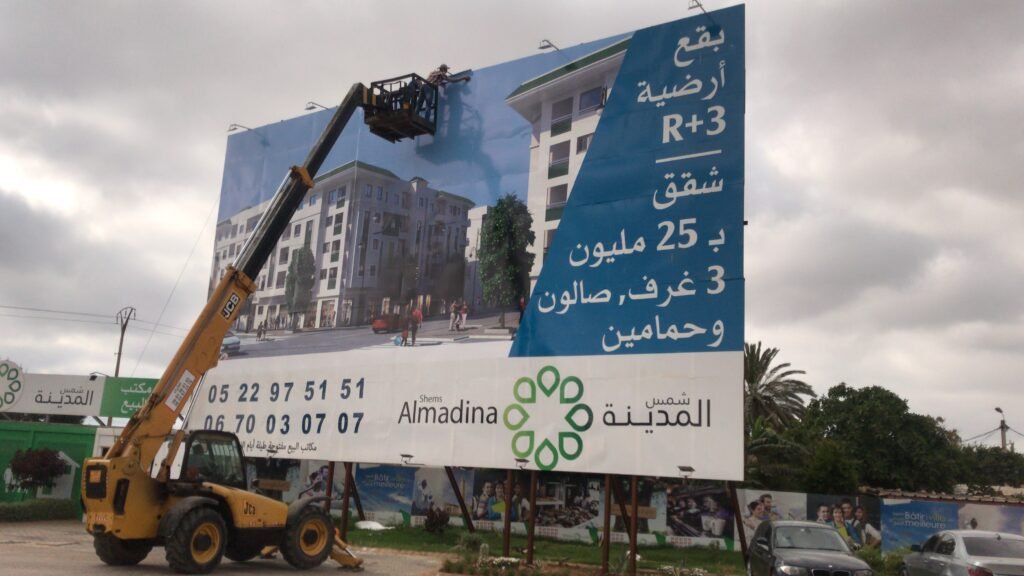 fabrication et habillage vynil de panneau publicitaire