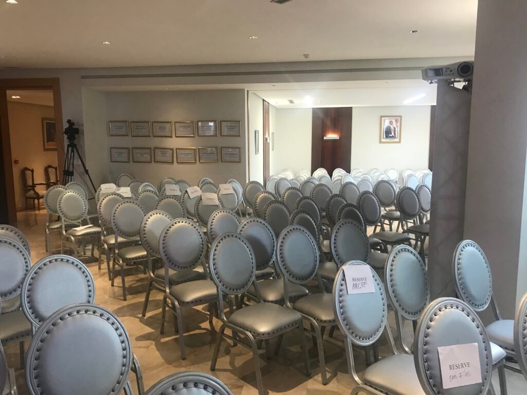 chaises conférence de presse location événementielle