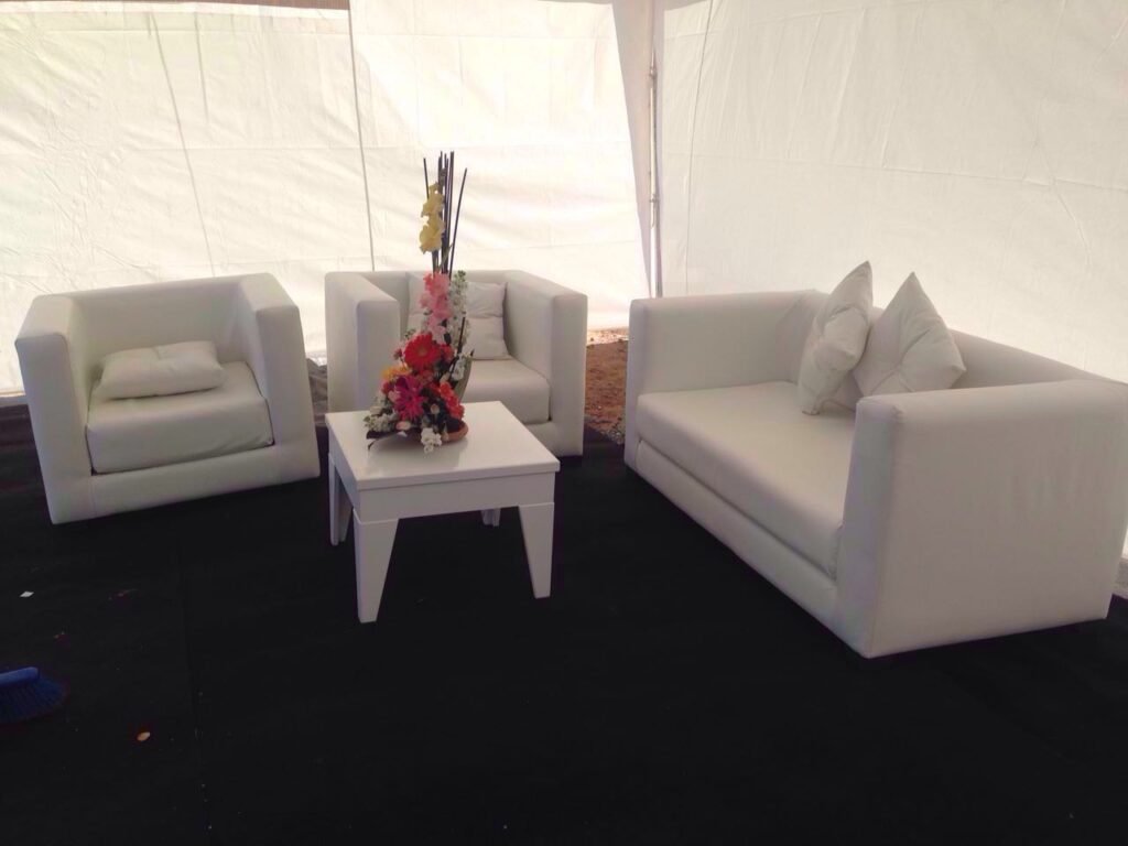 fauteuil salon VIP stand personnalisé location mobilier