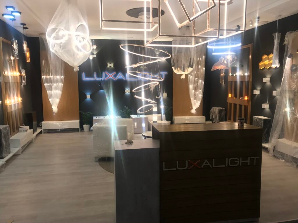 fabrication de stand personnalisé pour luxalight au salon international du bâtiment