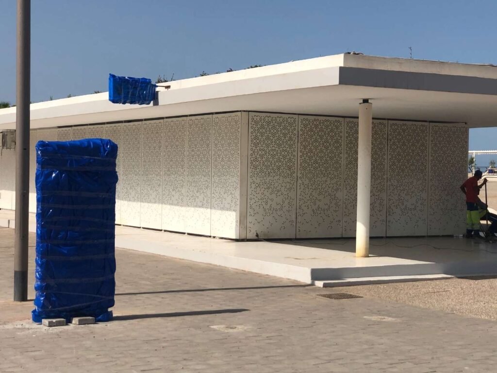 fabrication de totem et drapeau publicitaire personnalisé pour signalétique événementielle au Maroc