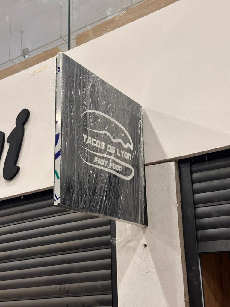 fabrication drapeau publicitaire foodcourt