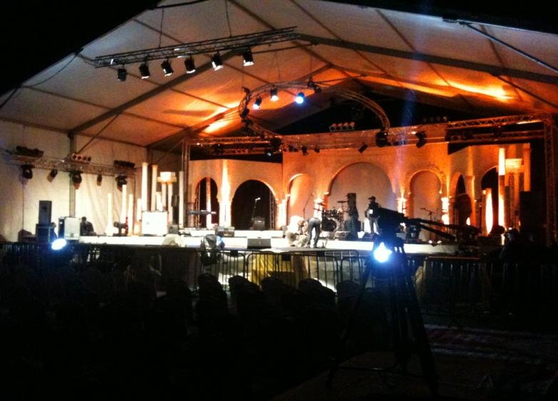 location scene avec structure chapiteau
